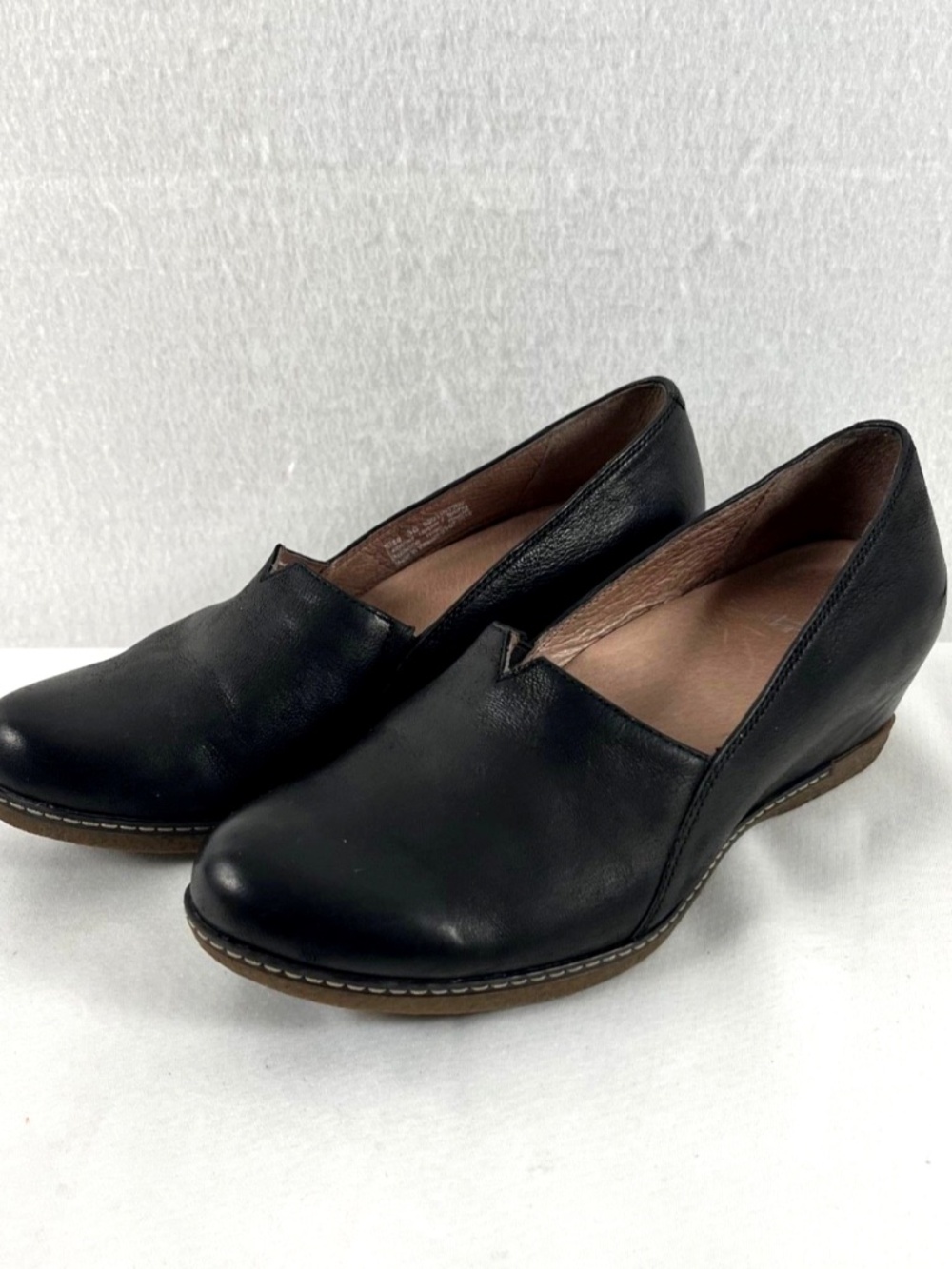 Dansko Liliana Wedge Pumps 7.5-8 Leather V-Cut Slip On Professional Comfort
